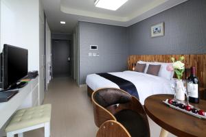 TV a/nebo společenská místnost v ubytování Ever8 Serviced Residence