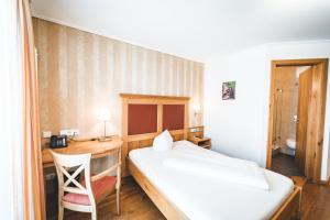 Postel nebo postele na pokoji v ubytování Hotel & Gasthof Löwen