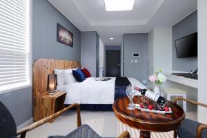 TV a/nebo společenská místnost v ubytování Ever8 Serviced Residence