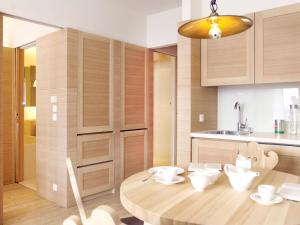 Apartment Appartement Comfort-1 by Interhomeにあるキッチンまたは簡易キッチン