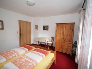 Łóżko lub łóżka w pokoju w obiekcie Apartment Sonnenheim-1 by Interhome