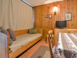Tempat tidur dalam kamar di Apartment Fienili di Brenta-1 by Interhome