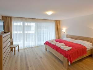 Säng eller sängar i ett rum på Apartment Zur Matte B-10 by Interhome