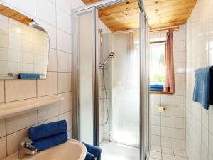 Koupelna v ubytování Apartment Zillertalblick by Interhome + 18 fotografií