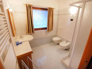 Koupelna v ubytování Apartment Cesa Galaldriel-2 by Interhome