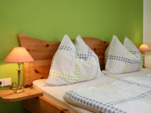 Katil atau katil-katil dalam bilik di Holiday Home Schönhart by Interhome