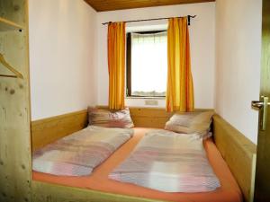 Ένα ή περισσότερα κρεβάτια σε δωμάτιο στο Holiday Home Berghaus by Interhome