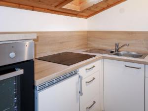 Kuchyň nebo kuchyňský kout v ubytování Apartment Fichtenblick App- 2 by Interhome