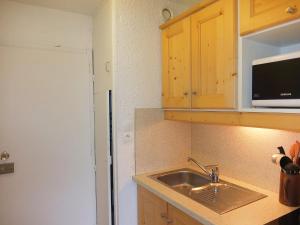 Kuchyň nebo kuchyňský kout v ubytování Apartment Aravis 101 by Interhome