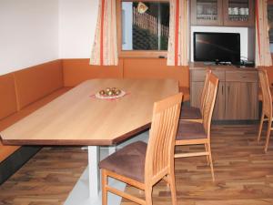 TV a/nebo společenská místnost v ubytování Apartment Edelweiss by Interhome + 21 fotografií