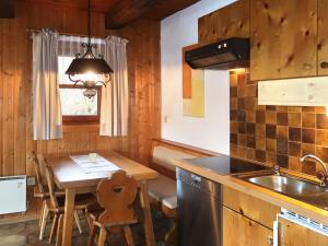 Kuchyň nebo kuchyňský kout v ubytování Holiday Home Luna by Interhome