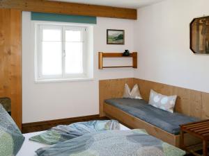 Postel nebo postele na pokoji v ubytování Apartment Leo by Interhome