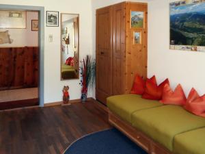 Posezení v ubytování Apartment Leo by Interhome