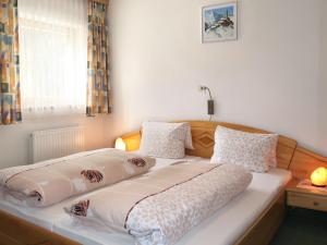 Posteľ alebo postele v izbe v ubytovaní Apartment Bergkristall by Interhome