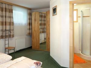 Posteľ alebo postele v izbe v ubytovaní Apartment Bergkristall by Interhome