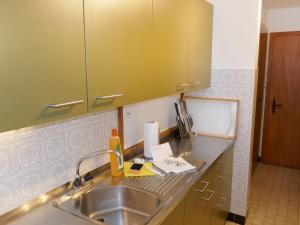 Kuchyň nebo kuchyňský kout v ubytování Apartment Bouleaux I4 by Interhome