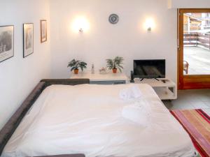 Postel nebo postele na pokoji v ubytování Apartment Zanfleuron A1 by Interhome
