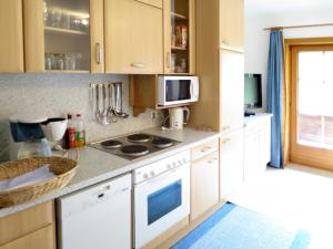 Kuchyňa alebo kuchynka v ubytovaní Apartment Schoberhof by Interhome
