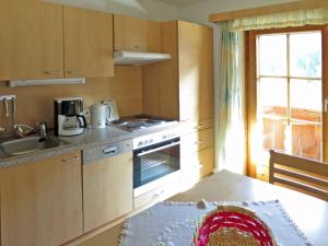 Kuchyňa alebo kuchynka v ubytovaní Apartment Schoberhof by Interhome