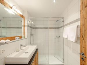 ห้องน้ำของ Apartment Rütschi-2 by Interhome