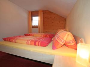 Posteľ alebo postele v izbe v ubytovaní Apartment Sonnenheim-2 by Interhome