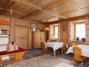 Holiday Home Mucherhof by Interhome 레스토랑 또는 맛집