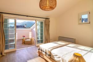 Postel nebo postele na pokoji v ubytování Portvillas by Villa Safiya