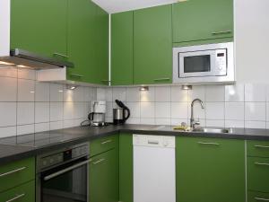 Kuchyň nebo kuchyňský kout v ubytování Holiday Home kleine Winten by Interhome