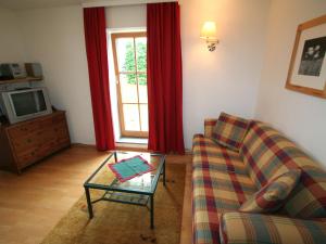 TV a/nebo společenská místnost v ubytování Holiday Home kleine Winten by Interhome