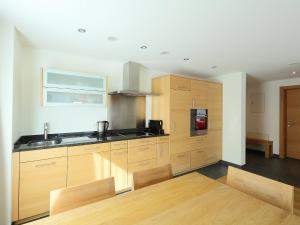 Kuchyň nebo kuchyňský kout v ubytování Apartment Zur Matte B-6 by Interhome