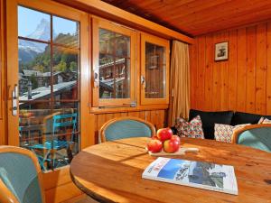 Fotografie z fotogalerie ubytování Apartment Lauberhaus by Interhome v destinaci Zermatt