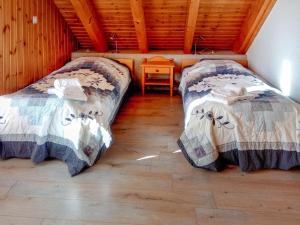 Postel nebo postele na pokoji v ubytování Apartment Eaux-Vives 202 by Interhome