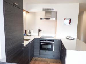 Kuhinja oz. manjša kuhinja v nastanitvi Apartment Eaux Vives 101 by Interhome