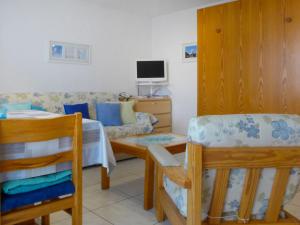 TV a/nebo společenská místnost v ubytování Apartment Luchre by Interhome