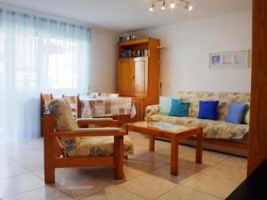 Posezení v ubytování Apartment Luchre by Interhome