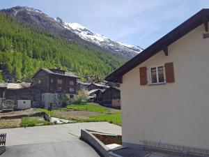 Galeriebild der Unterkunft Apartment Castor und Pollux-1 by Interhome in Täsch