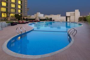 Bazén v ubytování Welcomhotel by ITC Hotels, Dwarka, New Delhi nebo v jeho okolí