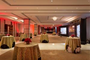 TV a/nebo společenská místnost v ubytování Welcomhotel by ITC Hotels, Dwarka, New Delhi