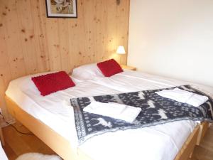 Postel nebo postele na pokoji v ubytování Chalet Chloé by Interhome + 14 fotografií