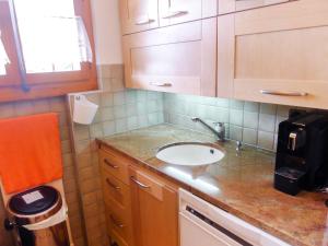 Koupelna v ubytování Apartment Les Seracs 1 by Interhome
