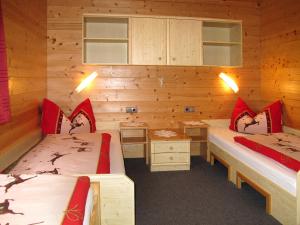 Postel nebo postele na pokoji v ubytování Apartment Moidl by Interhome