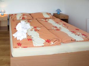 Postel nebo postele na pokoji v ubytování Holiday Home Jitka by Interhome