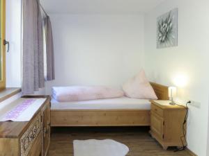 Postel nebo postele na pokoji v ubytování Apartment Lisi by Interhome