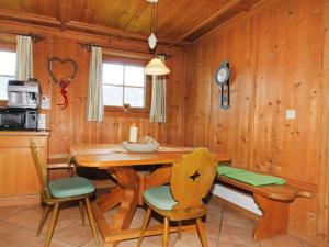 Kuchyň nebo kuchyňský kout v ubytování Chalet Auhäusl by Interhome