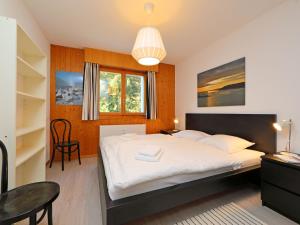 Postel nebo postele na pokoji v ubytování Apartment Anémone 2-16 by Interhome