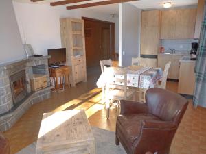 Kuchyň nebo kuchyňský kout v ubytování Apartment Frênes by Interhome