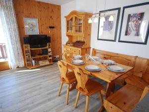 TV a/nebo společenská místnost v ubytování Apartment Les Bouillets by Interhome + 14 fotografií