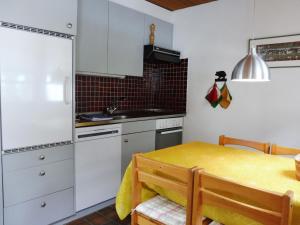 Kuchyň nebo kuchyňský kout v ubytování Apartment Aragon T100 by Interhome
