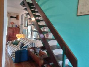 a living room with a spiral staircase with a couch at RESIDENZA DI SANDRA in Isola Albarella