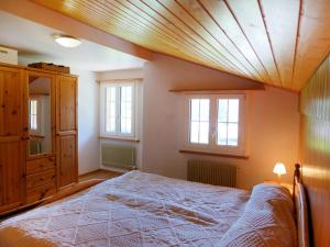 Ένα ή περισσότερα κρεβάτια σε δωμάτιο στο Apartment Chalet Seeberg by Interhome +17 φωτογραφίες